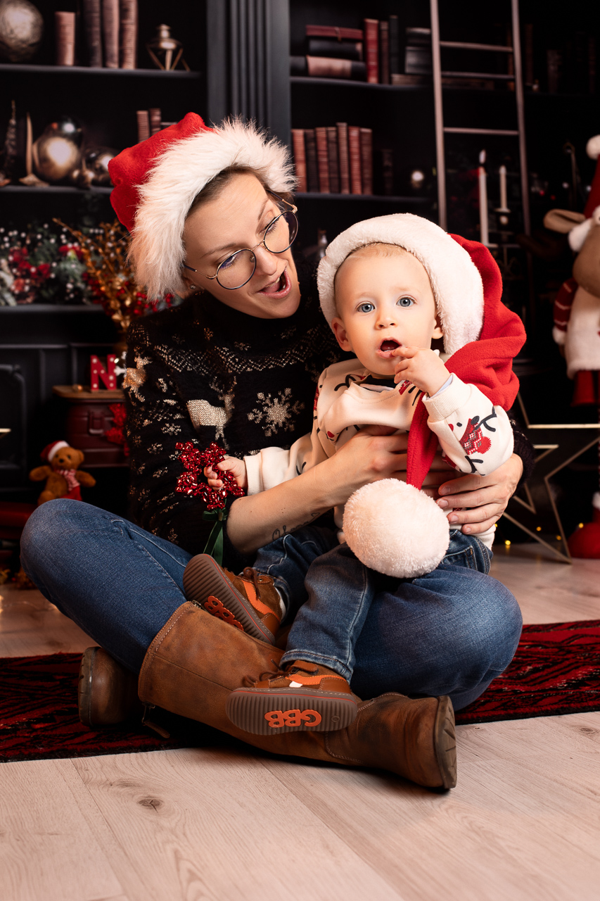 portrait maman et son fils Noël bibliothèque Pusignan