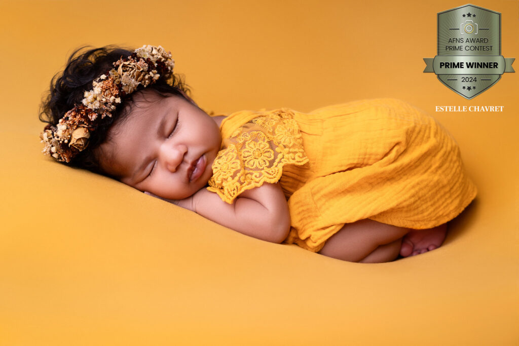 Portrait nouveau-né jaune récompensé Prime Winner AFNS