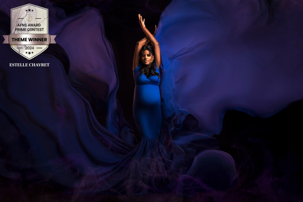 Portrait grossesse voile bleu récompensé AFNS Theme Winner