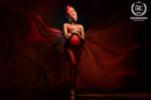 Portrait fine-art grossesse drapé rouge sélectionné EPC