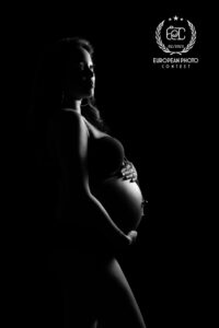 Photo maternité silhouette clair-obscur sélectionnée EPC catégorie grossesse